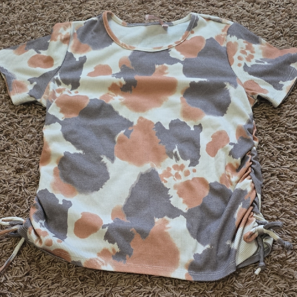 Willow Gray and Orange Short Sleeve Tee